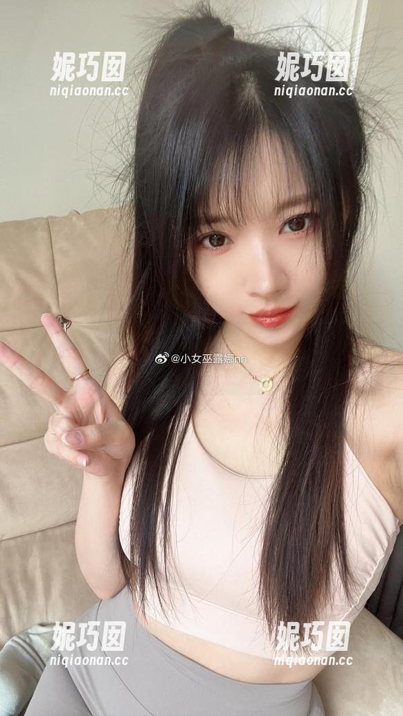 定制写真之旅：小女巫露娜与裤里丝的时尚碰撞与灵感释放.txt