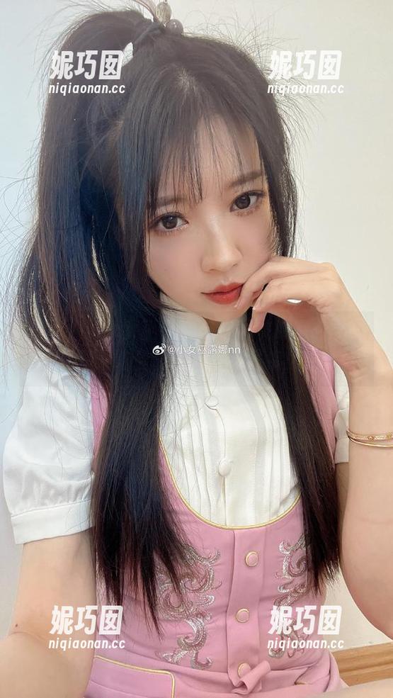 深入了解小女巫露娜与和服桃心黑色长筒袜的完美结合，精彩写真图包呈现.txt