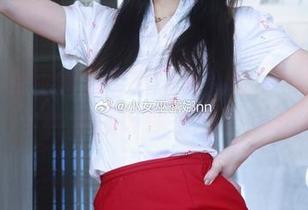 尽享小女巫露娜透明之美：唯美写真合集与个性壁纸等你来拥有！.txt