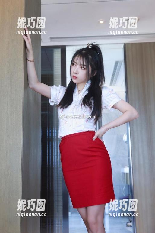 尽享小女巫露娜透明之美：唯美写真合集与个性壁纸等你来拥有！.txt
