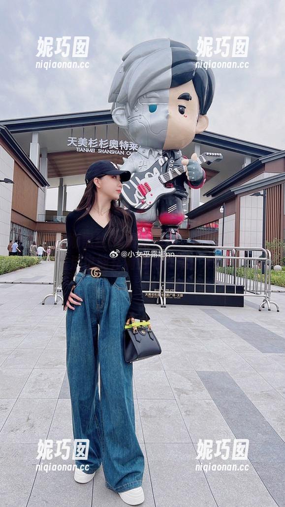 小女巫露娜黑丝OL最新照片：让你的办公室生活也能充满时尚气息！.txt