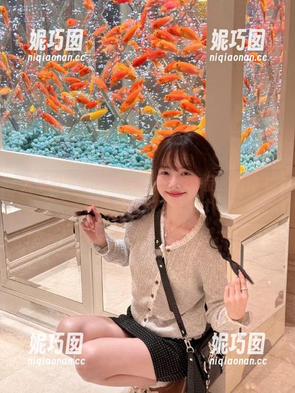 尤果网 - Sara的丝袜魅力作品：图库中的性感艺术之旅.txt
