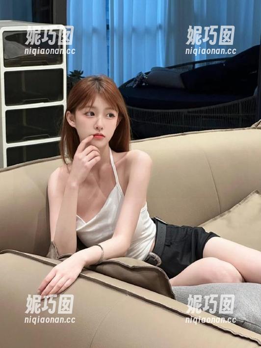 尤果网 - Sukki可儿黑白作品：定制化图片解密情感与梦幻的交织.txt