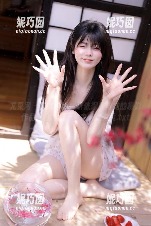 尤果网 - 档案揭秘：研依御姐与她的摄影作品齐聚网盘，快来一探究竟.txt