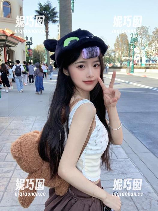 尤果网 - 米妮制服写真集，自信面对镜头的高清魅力呈现.txt