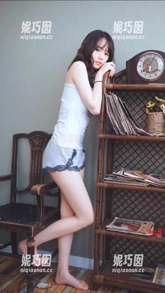 尤果网 - 在白色的世界里，观看萌琪琪的原图，感受青春的气息！.txt