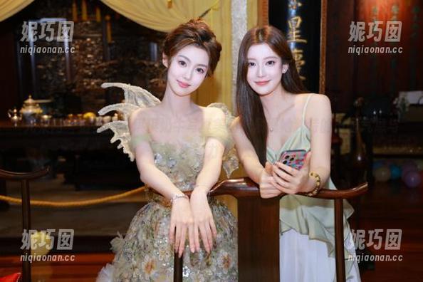 尤果网 - 最美的萌琪琪奶牛写真美图，展现她独特的田园气息与时尚魅力！.txt