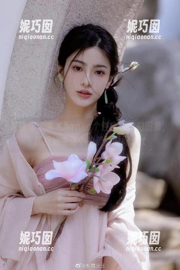 尤物馆 - 木木hanna个性定制自拍图集，捕捉她生活中的美丽瞬间.txt