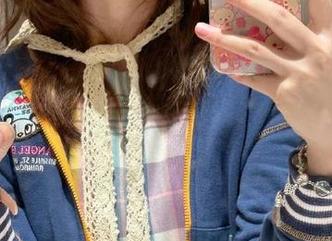 尤蜜荟 – 高清写真中的SOLO-尹菲：裸足展现出非凡魅力，简直让人看得停不下来。.txt