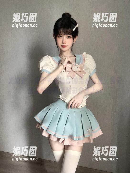 尤蜜荟 - 周于希与瑜伽的完美邂逅：视觉盛宴的写真集精彩分享.txt