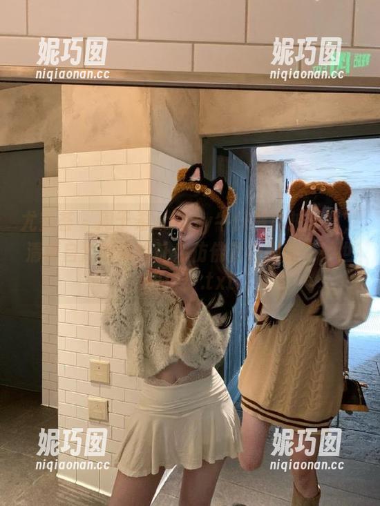 尤蜜荟 - 周于希sandy牛仔裤私拍写真，清新自然的风格让你仿佛置身她的奇妙世界中！.txt