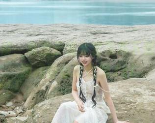 纯白气质：岛田云溪全套写真下载，捕捉瞬间静谧与优雅.txt