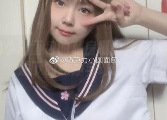 巧克力小圆面包的私房摄影作品：修女主题下的纯净与幻想.txt