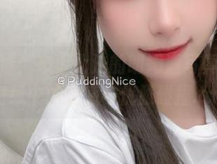 崇尚高清：布丁大法的朗姆酒写真作品，壁纸中的性感与优雅碰撞.txt