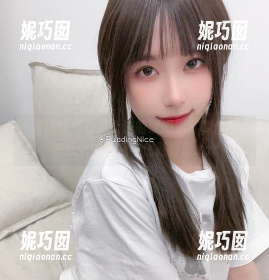 崇尚高清：布丁大法的朗姆酒写真作品，壁纸中的性感与优雅碰撞.txt