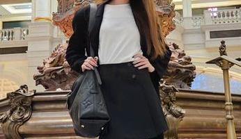 希希_啾民俗兔女郎的精彩合集，大胆打开原图，体验视觉的震撼与心灵的感动.txt