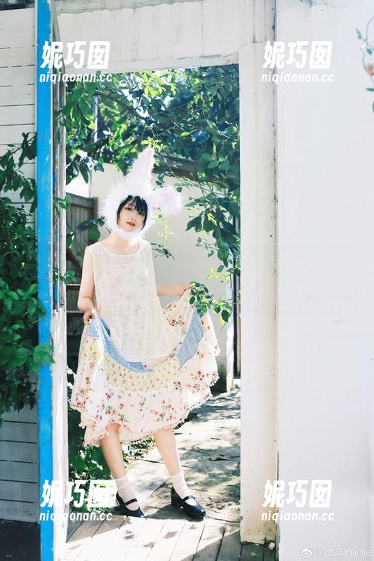 幼爱youmeko作品集大放异彩：胡滕JK的写真合集带你感受青春.txt