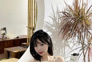 微密圈 – 在线聚焦张鑫baby的黑色束带镂空Play，解读她作品背后的时尚哲学.txt