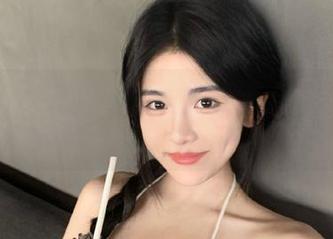 影私荟 – Yoga啵娜的连衣裙福利图集，梦想中的魅惑搭配.txt