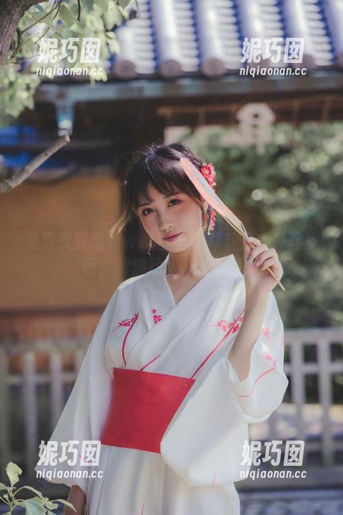 免费欣赏念雪ww白丝写真系列：轻盈质感，传递动人心弦！.txt