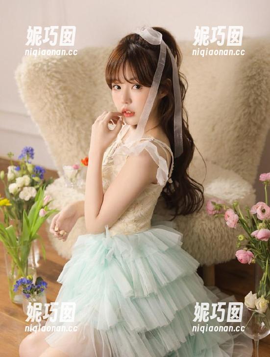 推女神 - 引人注目的岑苑之barbiebaby作品集：高清呈现棉袜的温暖与魅力.txt