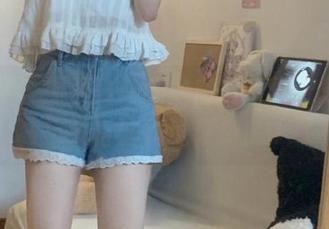 推女神 – 探索白一晗的肉丝写真，分享她独特风格的视觉盛宴！.txt