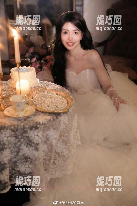 推女神 - 美昕Yumi旅拍高清合集：沉浸在唯美风景中的真实写照.txt