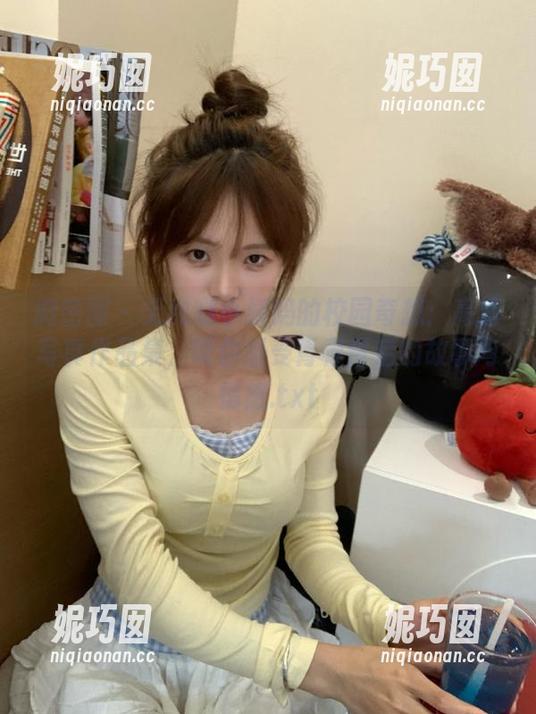 微密圈 - 无敌哒小姨妈的校园奇想：高清写真作品集，带你感受青春背后的故事与情感.txt