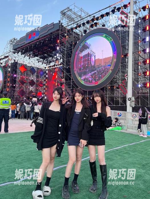 星颜社 - 潘思沁姐姐的美丽人生：精选写真作品集中的精彩瞬间.txt