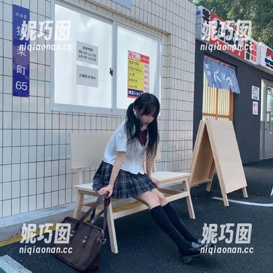 星颜社 - 潘思沁的兔女郎私拍作品：在镜头下绽放自我魅力.txt