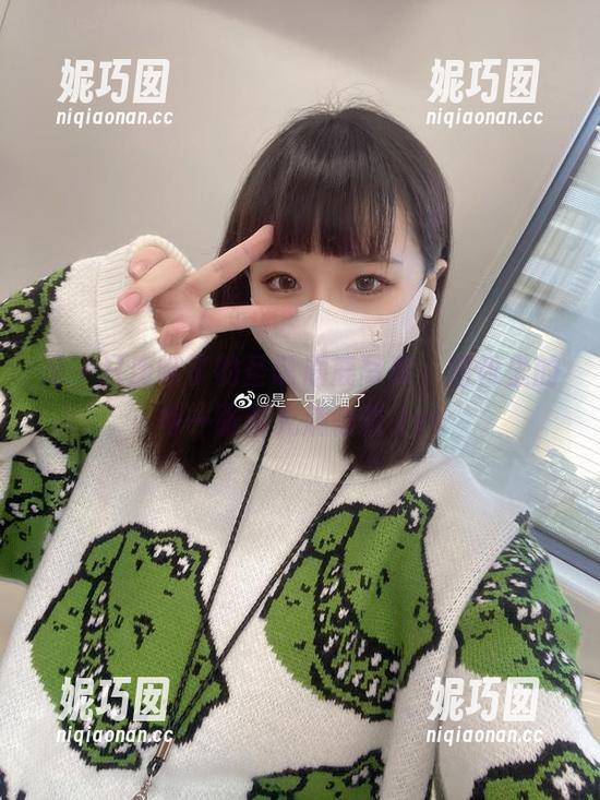 是一只废喵了的圣诞麋鹿写真，图包里的每一张都充满惊喜.txt