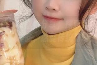 精美红色旗袍图包分享，探索是依酱吖的绝美写真作品，感受传统韵味！.txt