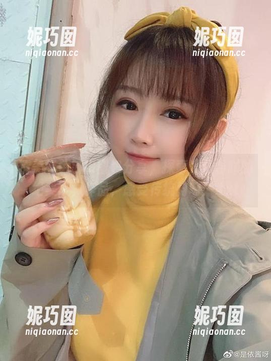 精美红色旗袍图包分享，探索是依酱吖的绝美写真作品，感受传统韵味！.txt