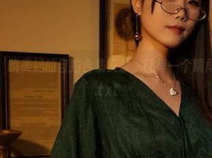 圣诞佳节必看：晓美妈的自拍合集资源，让每一个瞬间都充满魔力！.txt
