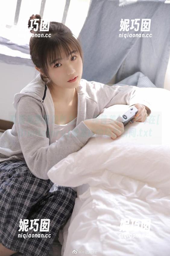 高清美图绽放魅力：一探普美(bomi)在[Bimilstory]美发店的精彩瞬间.txt
