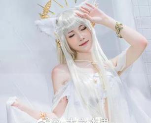 细腻与柔情融合：“木之本果”最新写真图册《死库水》赏析.txt