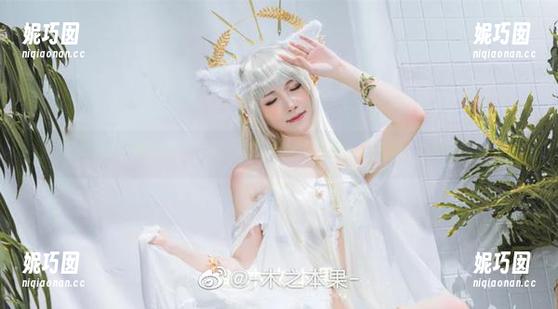 细腻与柔情融合：“木之本果”最新写真图册《死库水》赏析.txt