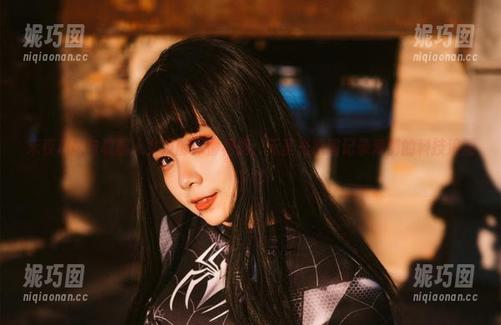 末夜787与机器人女友的深情相拥：无圣光原图记录爱情的科技浪潮.txt