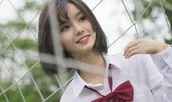 果团网 – 探索裴希西的旗袍风情，精致原图与动人套图大放送.txt