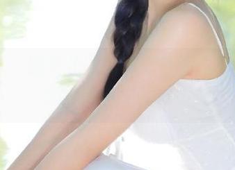 果团网 – 通灵儿以棉袜为主题的写真套图，演绎别样的优雅.txt