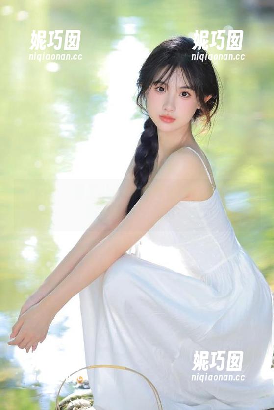 果团网 - 通灵儿以棉袜为主题的写真套图，演绎别样的优雅.txt