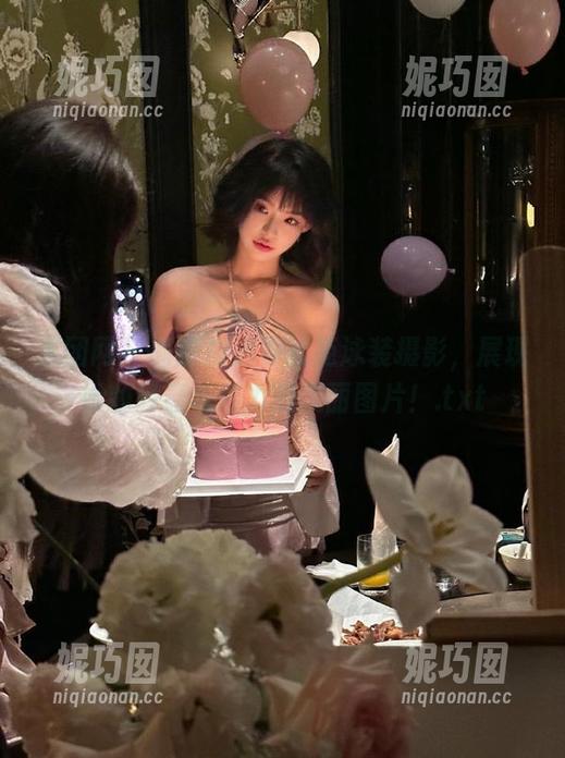 果团网 - 高清精选黄歆苑泳装摄影，展现她的青春与活力的美丽图片！.txt
