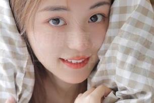 果团网 – 定制短裙写真，让黄歆苑的个性魅力在每一幅作品中绽放光彩.txt