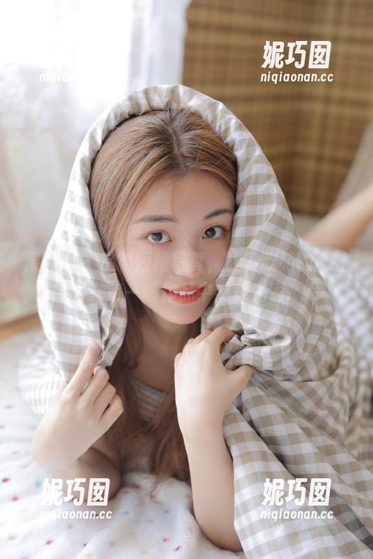 果团网 - 定制短裙写真，让黄歆苑的个性魅力在每一幅作品中绽放光彩.txt