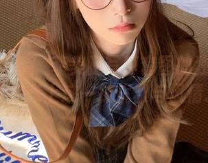 果团网 – 龚玥菲美腿写真套图的独特魅力：让你恋上这一抹优雅与风情.txt