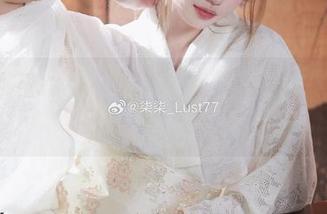 精选图片合集：柒柒要乖哦校服写真，青春岁月的真实记录.txt