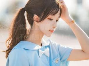 追随桜桃喵的脚步，体验她的制服×制服写真集，快来下载感受不一样的魅力吧！.txt