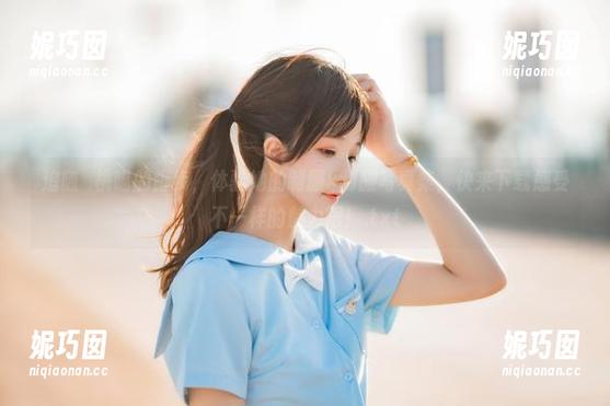 追随桜桃喵的脚步，体验她的制服×制服写真集，快来下载感受不一样的魅力吧！.txt