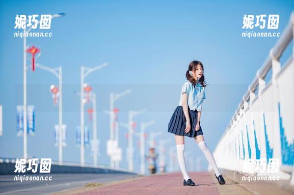 桜桃喵特别分享黑裙妹抖写真，见证青春与优雅的完美碰撞.txt