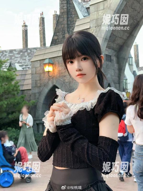 私房原图：桜桃喵与伊莉雅在光影间交织的梦幻旅程.txt